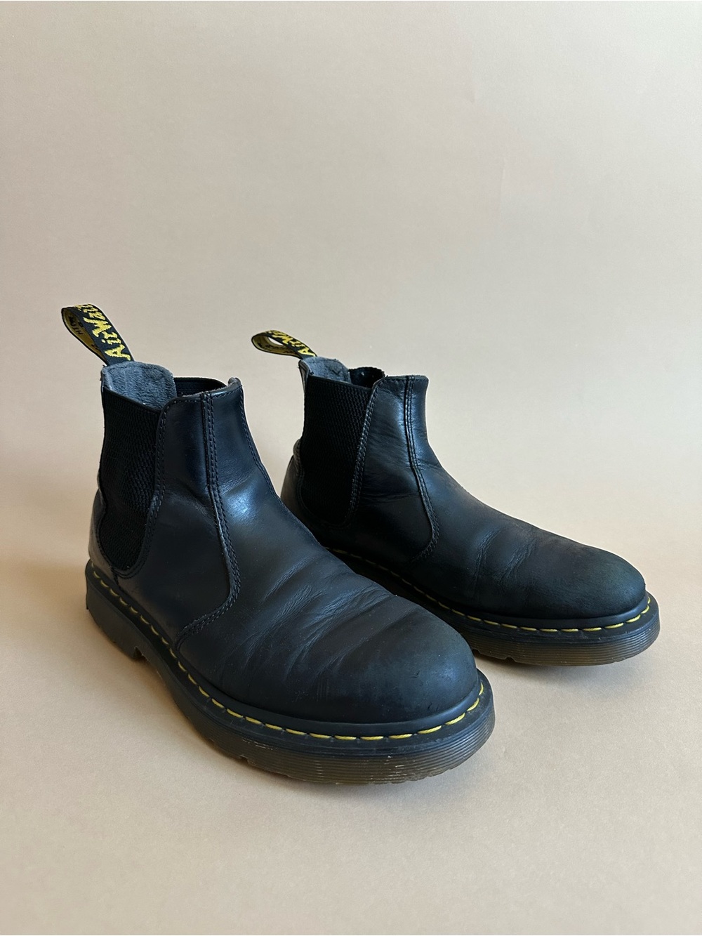 Dr. Martens Men's Black Leather Chelsea Ankle Boots US Size 9 Used Rugged Autumn